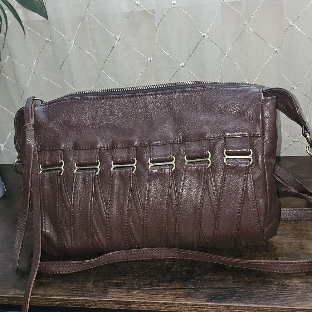 Follis Vintage Pebble Brown Leather Crossbody Bag Preowned Great Condition.